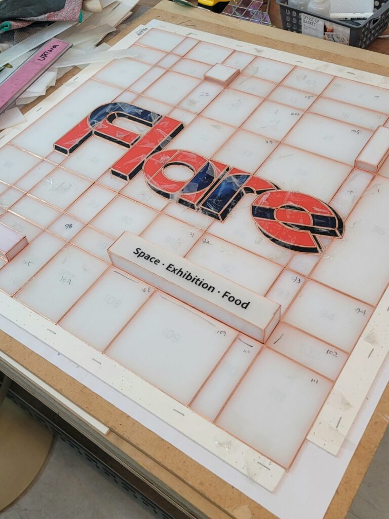 스테인드글라스 동테이프 기법 유리 배치 유리와 URiWa stained glass copper tape technique layout