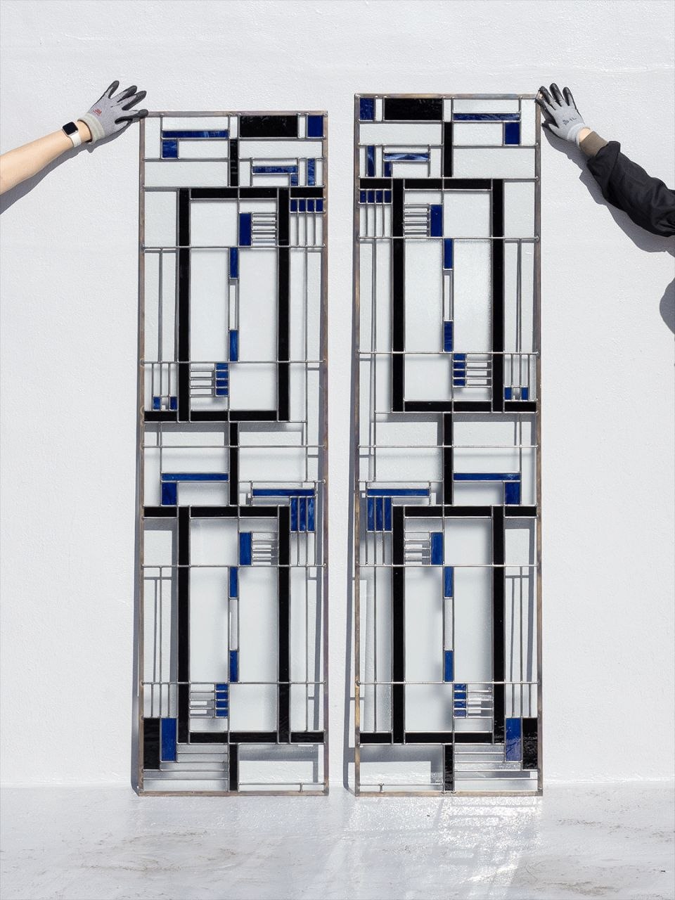 stained glass window panels 스테인드글라스 창문 세로 패널 카페 인테리어 시공 유리와 URiWa