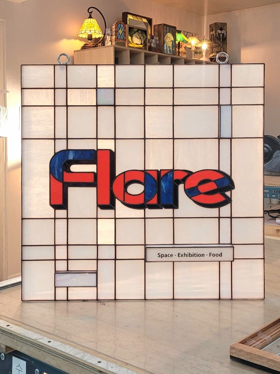 스테인드글라스 간판에 빛 비춰보기 유리와 URiWa stained glass sign light test