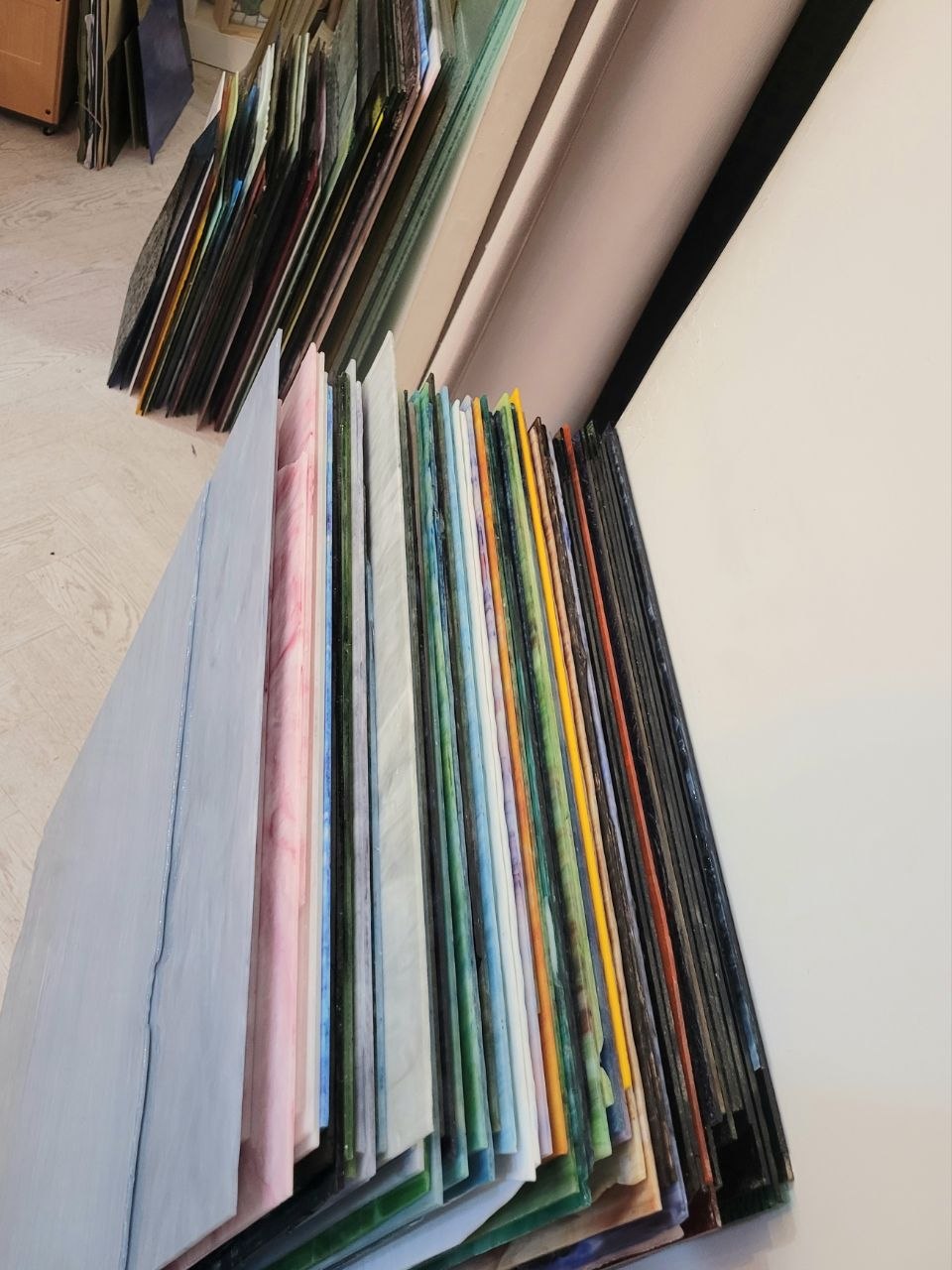 스테인드글라스 유리 세워서 보관 색상별 분류 stained glass storage 스테인드글라스독학 유리와 URiWa