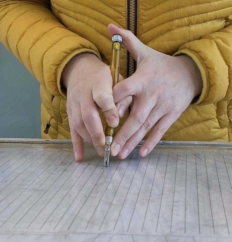 스테인드글라스 유리 커팅 자세